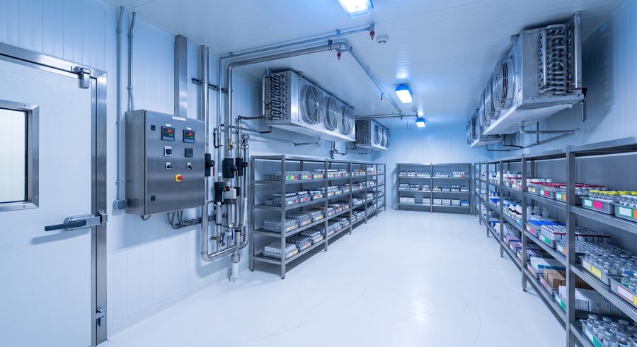 Cámara de frío de laboratorio con evaporadores y tablero de control